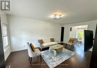 19 Richardson Dr in Aurora, ON - Building Photo - Building Photo