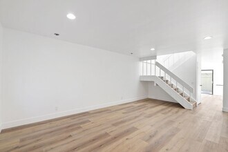 5 Starfish Ct in Newport Beach, CA - Building Photo - Building Photo