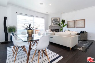 7912 Blackburn Ave-Unit -5 in Los Angeles, CA - Building Photo - Building Photo