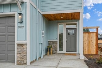 1321 Oppek St NE in Keizer, OR - Building Photo - Building Photo