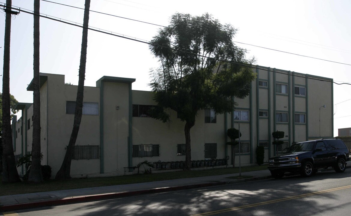 3018 W 67th St in Los Angeles, CA - Foto de edificio
