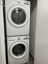 4130 Parkside Village Dr in Mississauga, ON - Building Photo - Building Photo