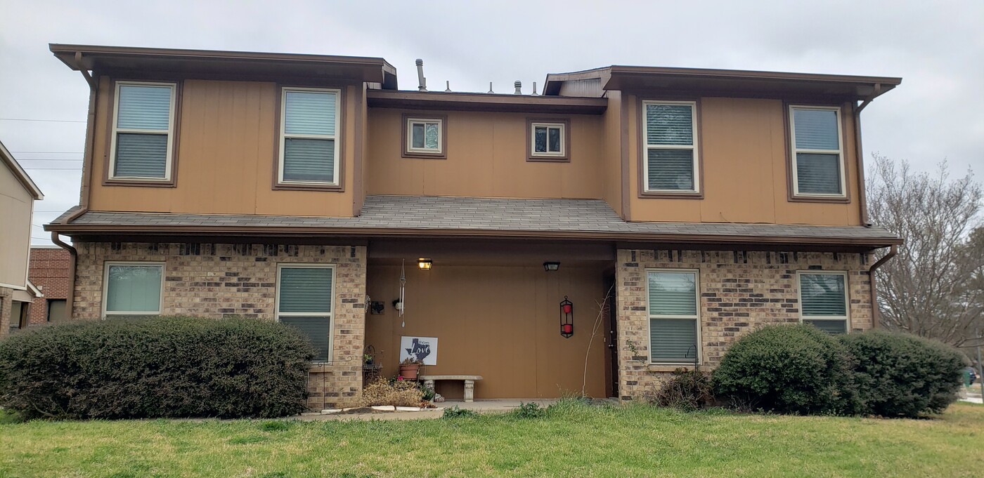 2400 Lakeview Cir in McKinney, TX - Building Photo