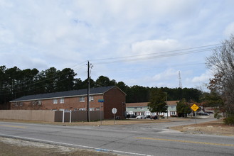 Woodbridge Townhomes in Fayetteville, NC - Building Photo - Other