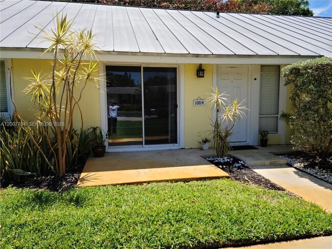 property at 1954 Windsor Dr