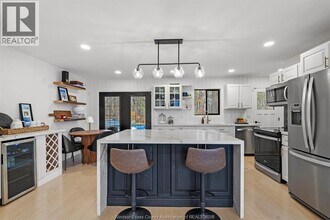 1325 Laurier Dr in Windsor, ON - Building Photo - Building Photo