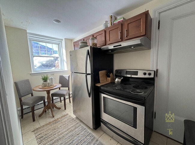 183 Winthrop Rd, Unit 2 in Brookline, MA - Building Photo - Building Photo