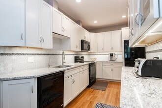 178 Bishops Forest Dr in Waltham, MA - Building Photo - Building Photo