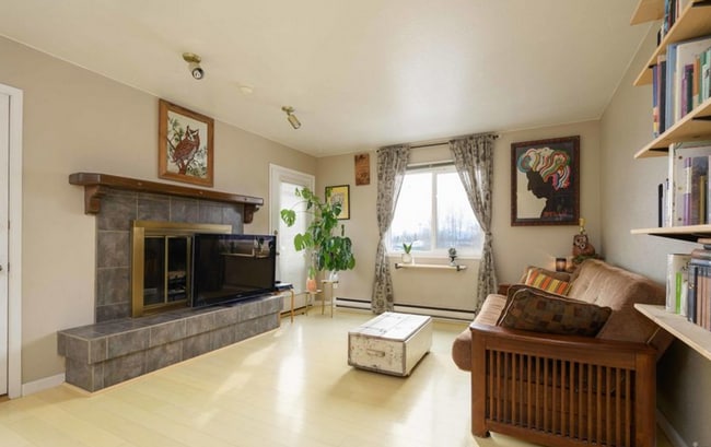 8601 Molanary Dr in Anchorage, AK - Building Photo - Building Photo