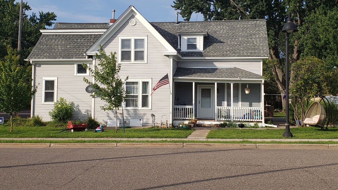 502 N Cascade St in Osceola, WI - Building Photo