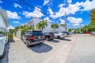 7412 Gary Ave in Miami Beach, FL - Foto de edificio - Building Photo