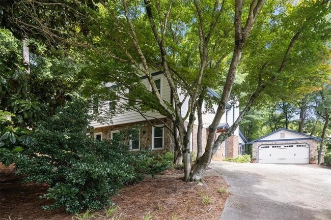 property at 4989 Kingswood Dr