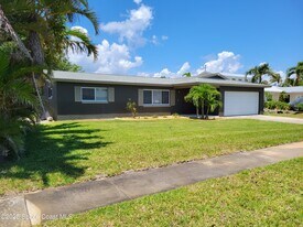 245 Harbour Dr E in Satellite Beach, FL - Building Photo