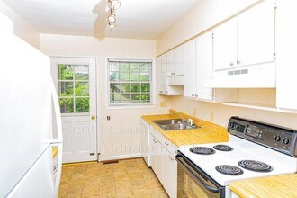 657 Montclair Dr in Lexington, KY - Building Photo - Building Photo