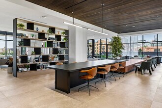 151 N Elizabeth St, Unit 220E in Chicago, IL - Building Photo - Building Photo