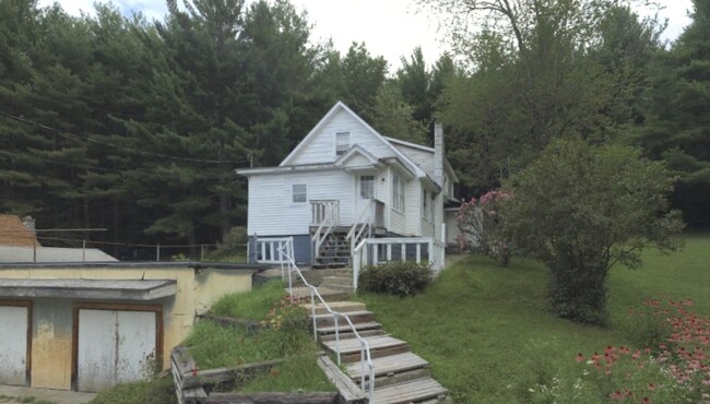 524 Morey Park Hill Rd in Nassau, NY - Building Photo - Building Photo