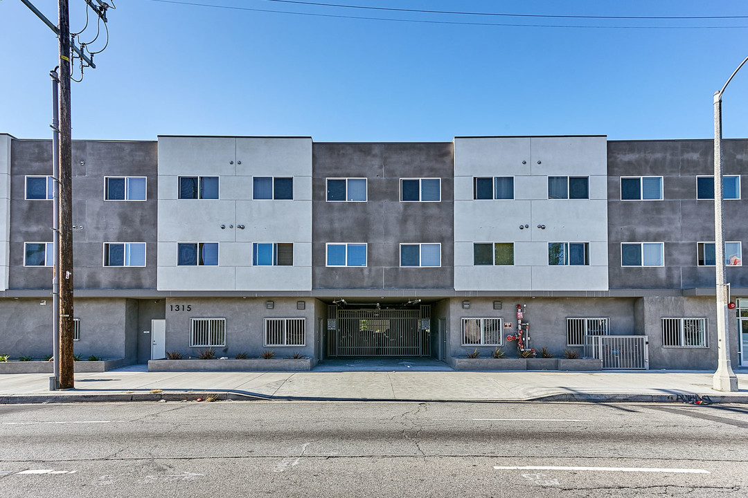 Avalon Hacienda in Los Angeles, CA - Building Photo