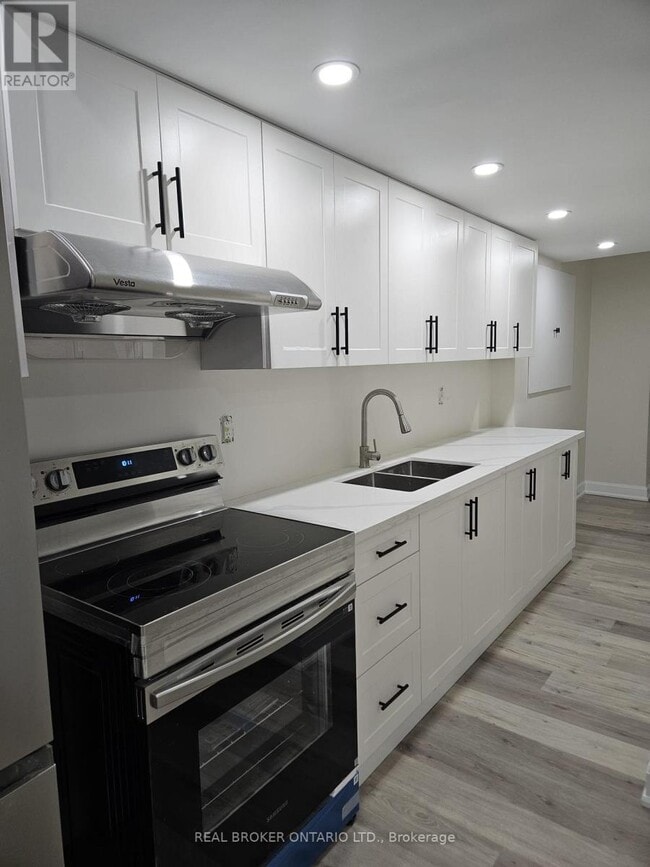 63 Hildred St in Welland, ON - Building Photo - Building Photo