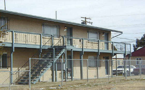 1580 Lansing St in Aurora, CO - Foto de edificio - Building Photo