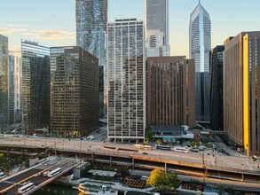 211 E Wacker Dr in Chicago, IL - Building Photo - Building Photo