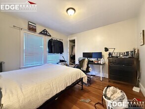 19 Cresthill Rd, Unit 1 in Boston, MA - Foto de edificio - Building Photo