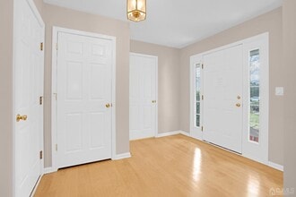 7 Rondell Ln in South Amboy, NJ - Building Photo - Building Photo