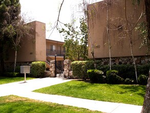 Stuart Apartments in Garden Grove, CA - Foto de edificio - Building Photo