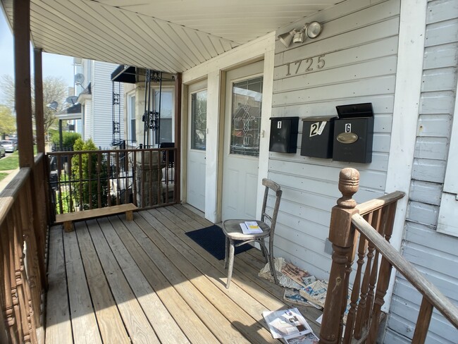 1725 N Kedzie Ave in Chicago, IL - Building Photo - Building Photo