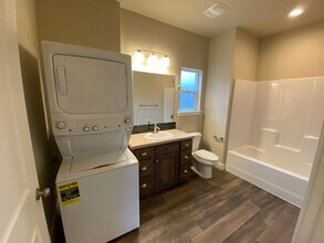2155 NW 12th St in Redmond, OR - Building Photo - Building Photo