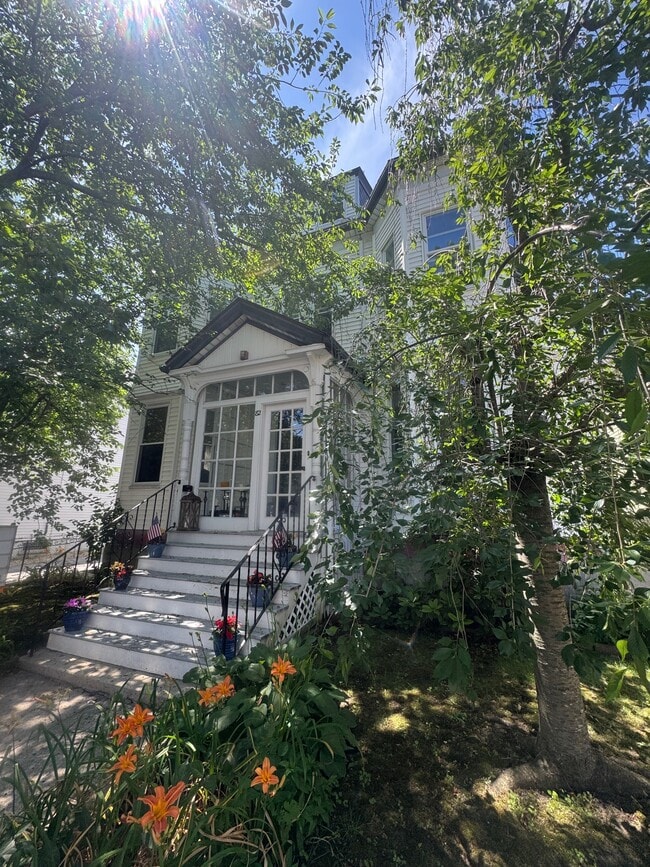 82 Thurston St, Unit 4 in Somerville, MA - Building Photo - Building Photo