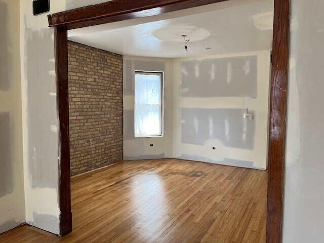 2000 N Sawyer Ave, Unit 1 in Chicago, IL - Building Photo - Building Photo