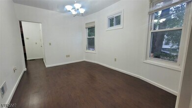 296 N Clinton St-Unit -2 in East Orange, NJ - Building Photo - Building Photo