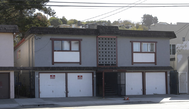 8524 MacArthur Blvd in Oakland, CA - Building Photo - Building Photo