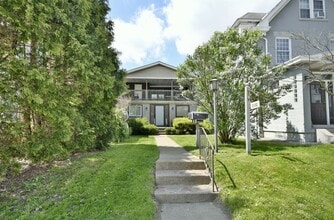2102 West St, Unit 2nd Fl in Munhall, PA - Foto de edificio - Building Photo