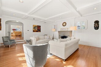 487 Ward St in Newton, MA - Building Photo - Building Photo