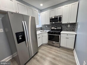 6634 Leeds St in Philadelphia, PA - Building Photo - Building Photo