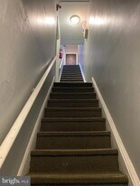 400-18 W Walnut Ln in Philadelphia, PA - Building Photo