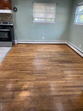 16 W 18th St in Huntington Station, NY - Foto de edificio - Building Photo