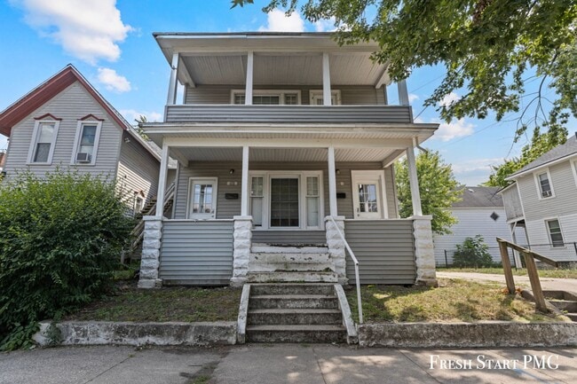 property at 820-822 Watson St SW