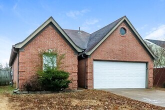 7642 Fox Hunt Dr E in Olive Branch, MS - Foto de edificio - Building Photo