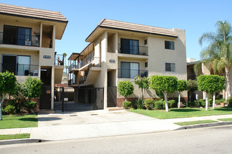 1121 N Maryland Ave in Glendale, CA - Building Photo - Building Photo