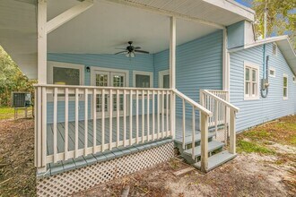 5379 4th St in St. Augustine, FL - Foto de edificio - Building Photo