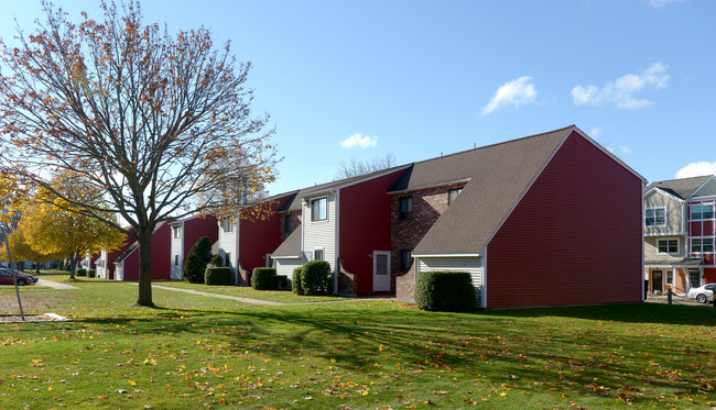 Bedford Towers Townhouses in New Bedford, MA - Building Photo - Building Photo