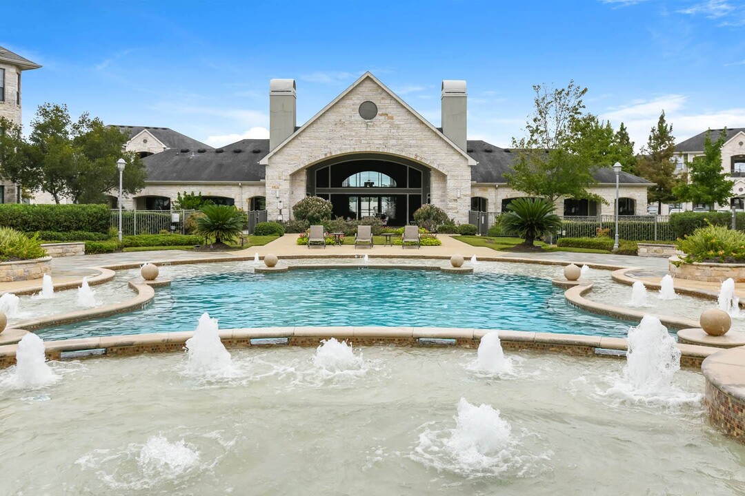 Falls at Eagle Creek in Humble, TX - Building Photo