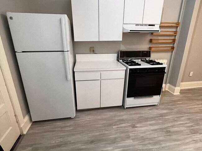 4 Auburn Ct, Unit 2 in Brookline, MA - Building Photo - Building Photo