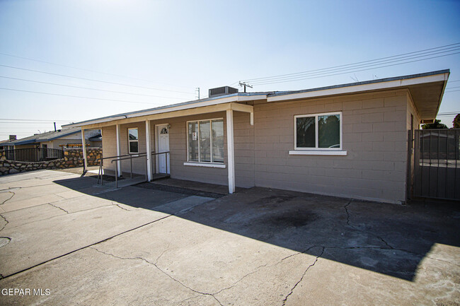 1107 Cuba Dr in El Paso, TX - Building Photo - Building Photo