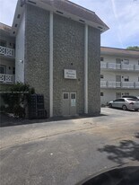5151 W Oakland Park Blvd in Lauderdale Lakes, FL - Building Photo