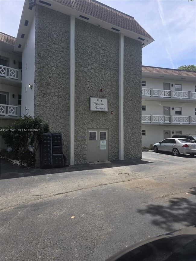 property at 5151 W Oakland Park Blvd