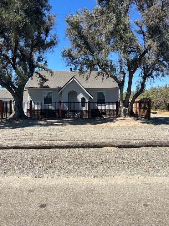 6155 Foote Rd in Ceres, CA - Building Photo