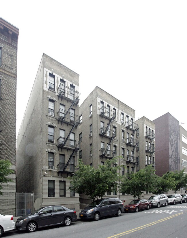 Icarus Apartments in New York, NY - Building Photo - Building Photo